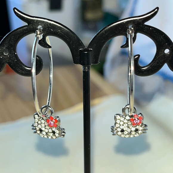 Vintage ~ Authentic Hello Kitty Hoop Earrings - Picture 1 of 9